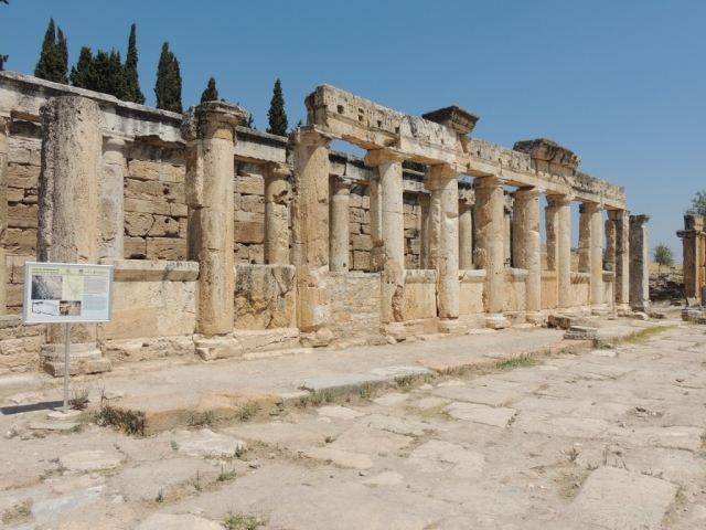 Heirapolis - building frontages on main street in Roman times 